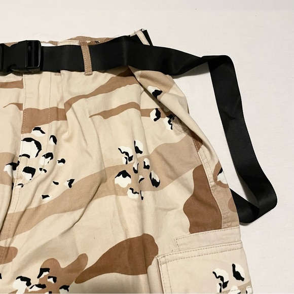 Forever 21 Womens Camo Pants Size 1X - Picture 4 of 16